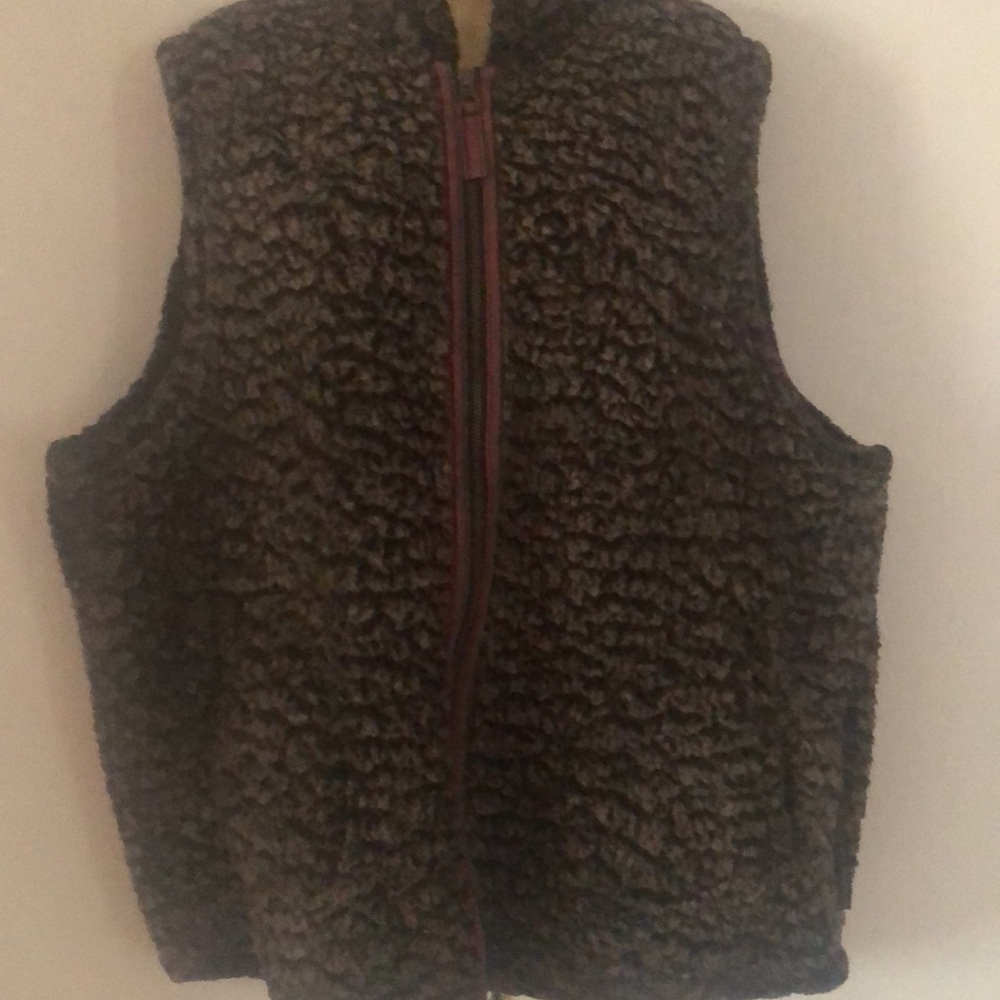 Woman’s fall cozy zip up Sherpa vest - Picture 3 of 11